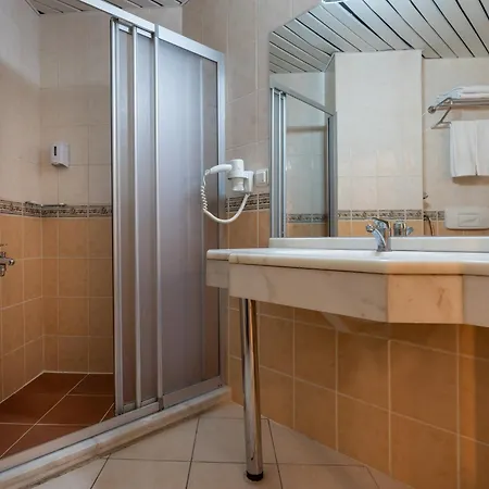 Grand Viking Hotel 4*